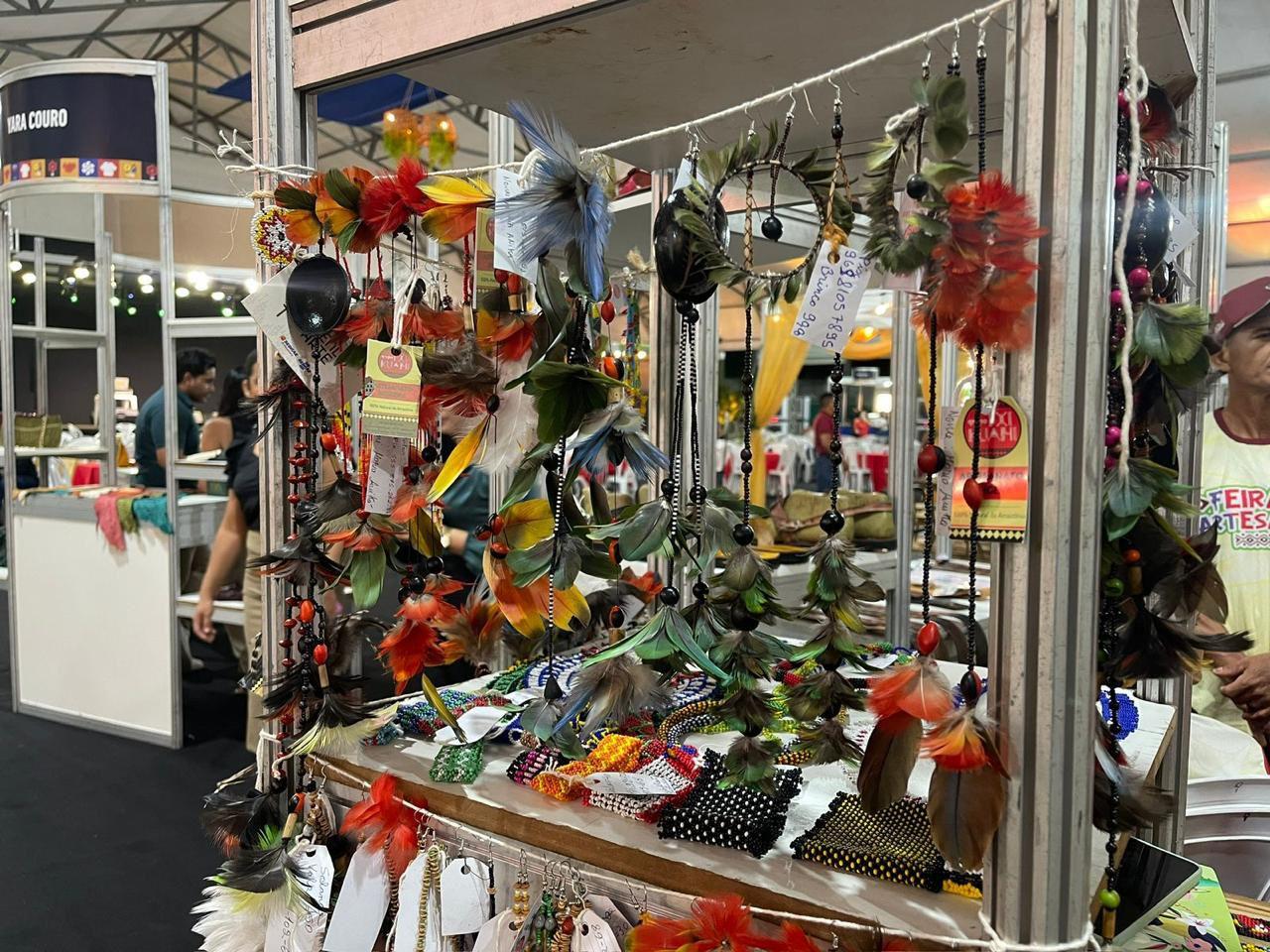 A força cultural dos artesãos indígenas em destaque na Feira Internacional de Oiapoque.