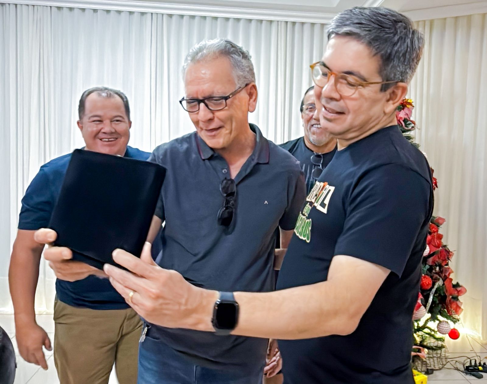 Homenagem concedida ao Senador Randolfe por sua dedicação à valorização dos servidores