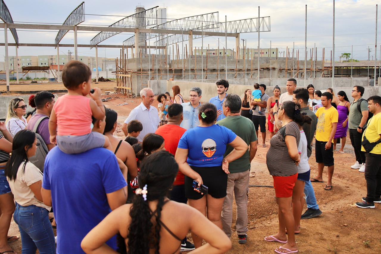 Visita de Randolfe à obra do grandioso complexo sócio-esportivo em Macapá.