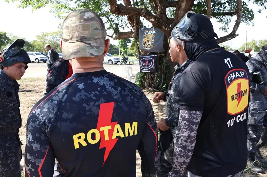 Treinamento de elite em viaturas da segurança pública termina com simulação de emboscada